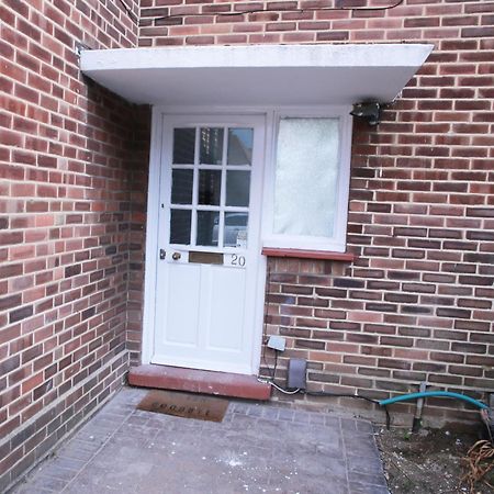 Appartamento Harrow Luxury Flat With Free Parking. Londra Esterno foto