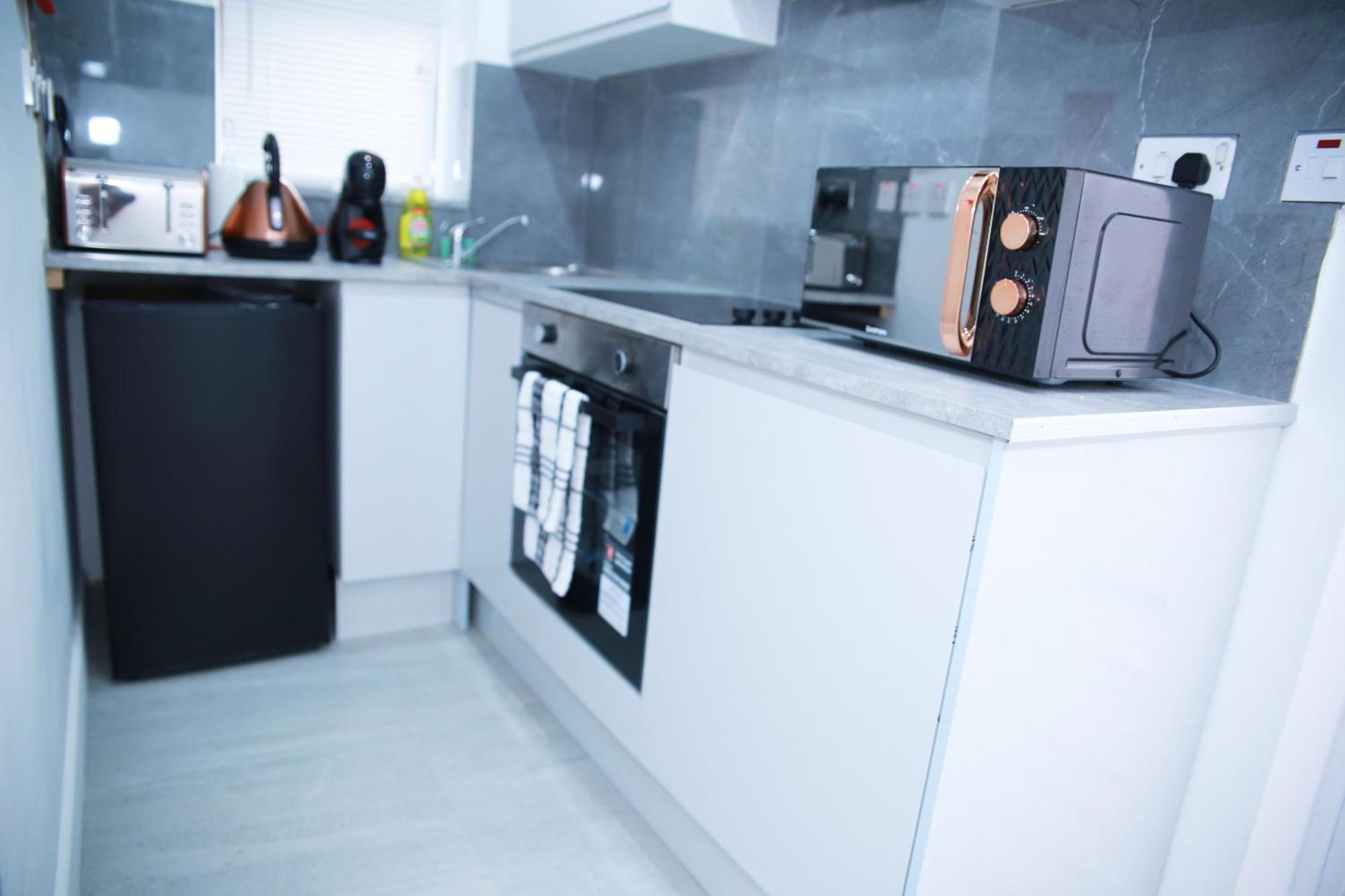 Appartamento Harrow Luxury Flat With Free Parking. Londra Esterno foto