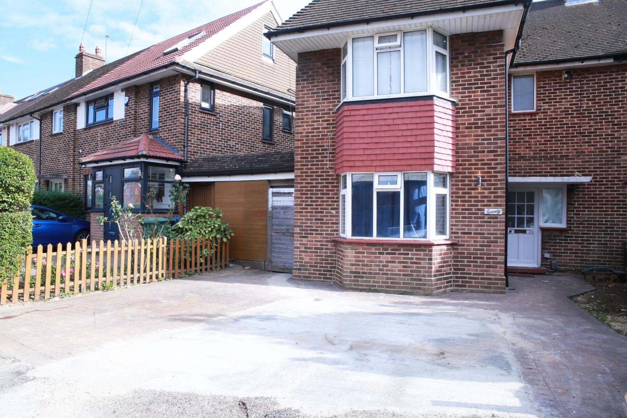 Appartamento Harrow Luxury Flat With Free Parking. Londra Esterno foto